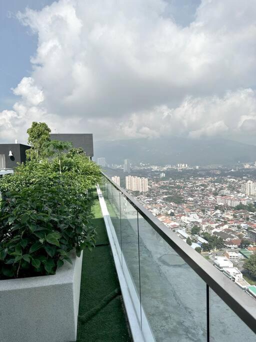 Urban Georgetown 9pax 4queenbed 3bedroom 2bath 2carparks Apartment Jelutong