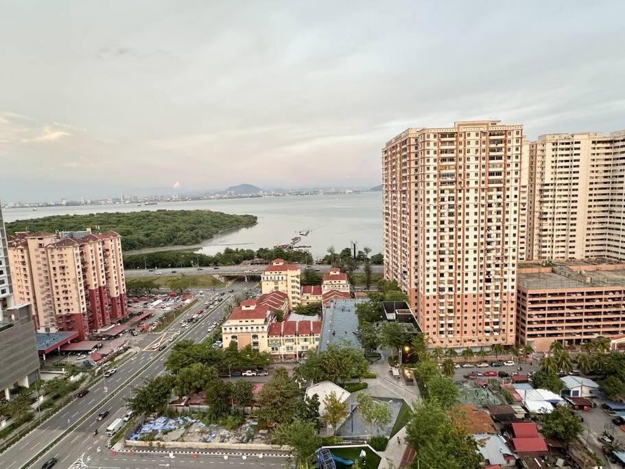 Urban Georgetown 9pax 4queenbed 3bedroom 2bath 2carparks Jelutong